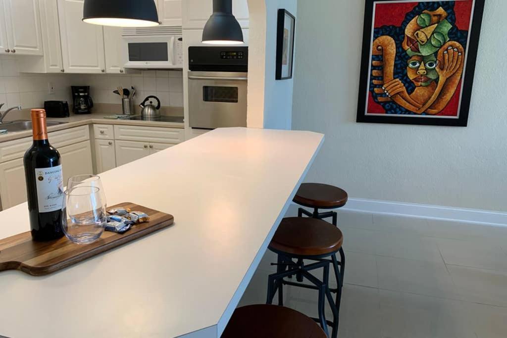 Beautiful Apartment Steps Away From The Beach Miami Beach Exterior photo