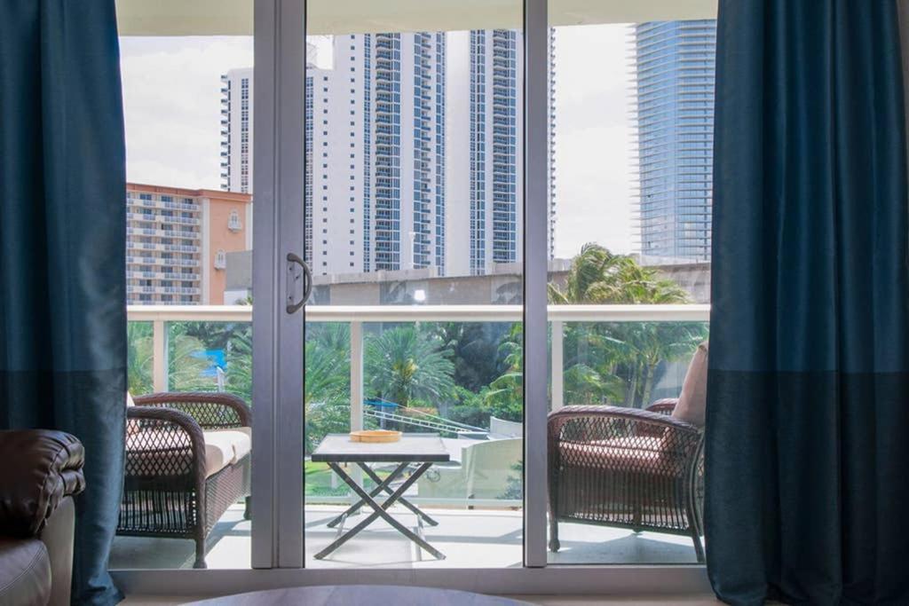 Beautiful Apartment Steps Away From The Beach Miami Beach Exterior photo