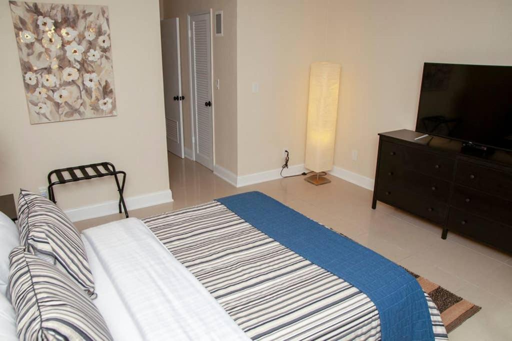 Beautiful Apartment Steps Away From The Beach Miami Beach Exterior photo